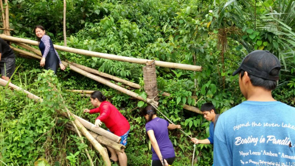 hiking to see yambo lake