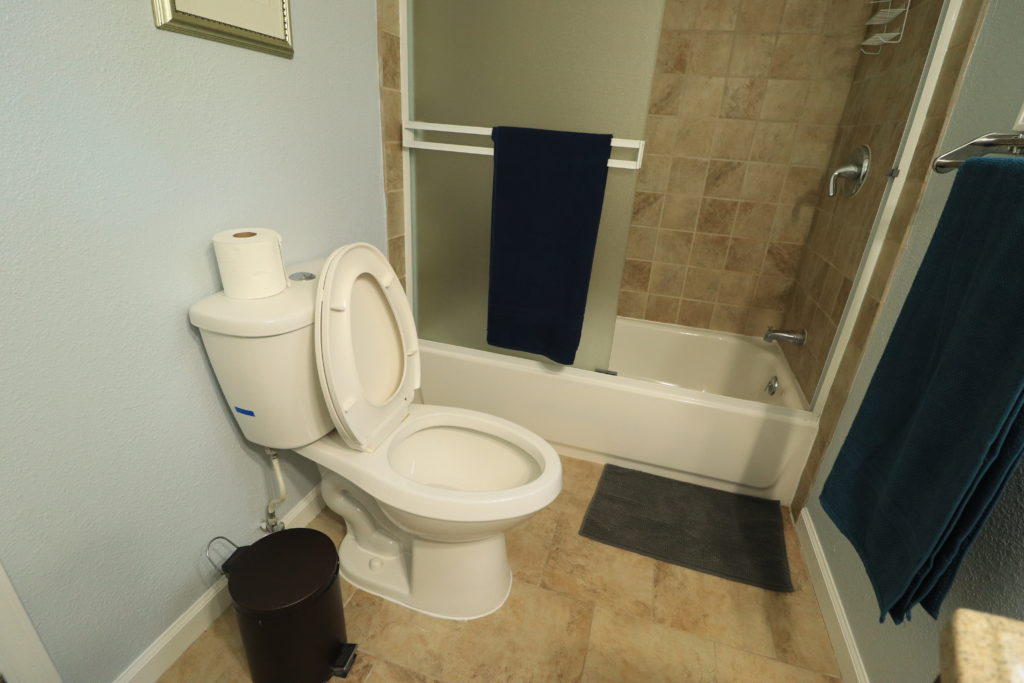 Airbnb Tiny House: airbnb bathroom tub