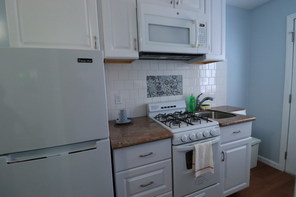 Airbnb Tiny House: airbnb kitchen